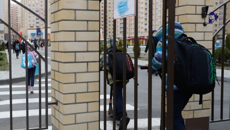Ставропольский юрист пояснил, могут ли у школьников отбирать личные вещи 