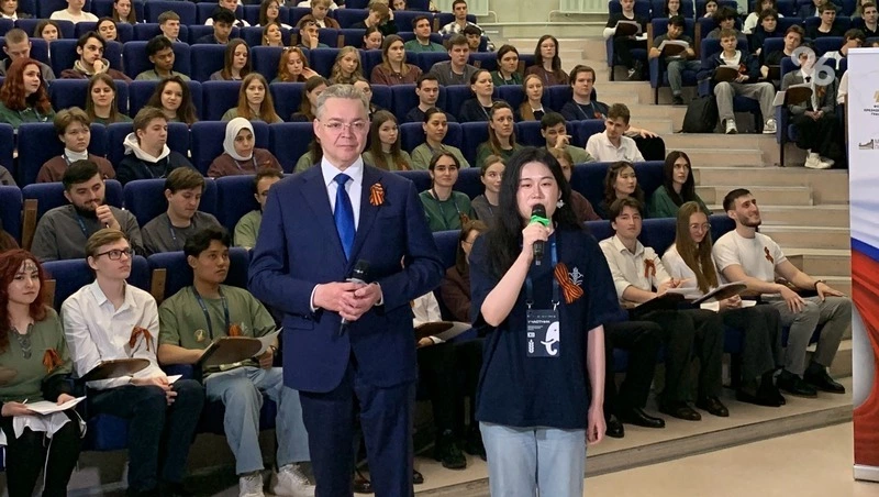 Губернатор Ставрополья посетил площадку проведения «Диктанта Победы»