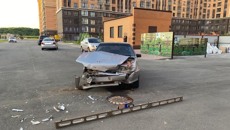 Женщина получила травму в аварии с четырьмя автомобилями в Ставрополе