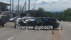 Трое взрослых и четверо детей пострадали в лобовом столкновении легковушек в Минеральных Водах 