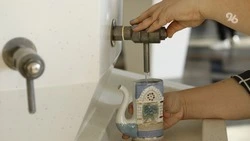 Авария на коллекторе в Кисловодске оставила туристов без минералки в галерее