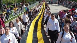 В День Победы в Предгорном округе развернули 77-метровую георгиевскую ленту