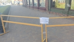 Горожан обеспокоил «камнепад» с балконов здания в центре Ставрополя