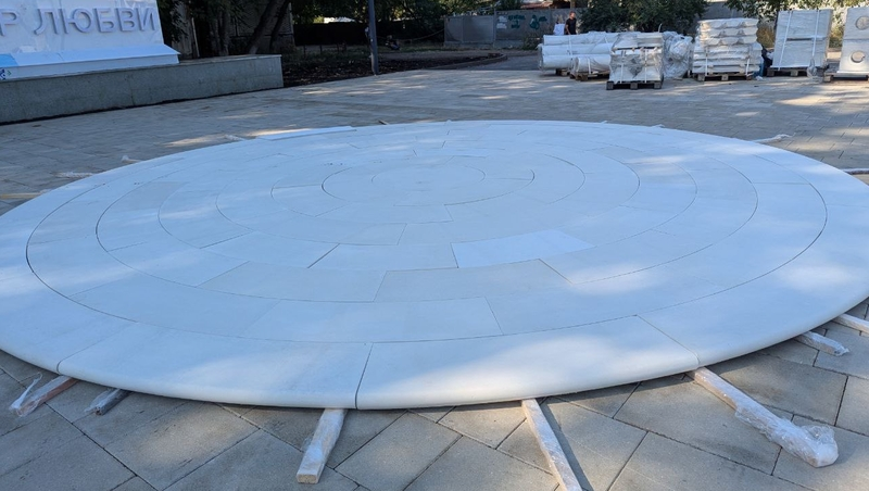 Ротонду устанавливают в сквере у ЗАГСа в Ессентуках 