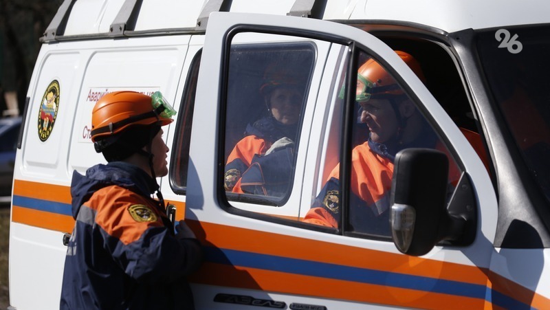 Спасатели помогли жительнице Ставрополя, которая застряла в решётке водостока