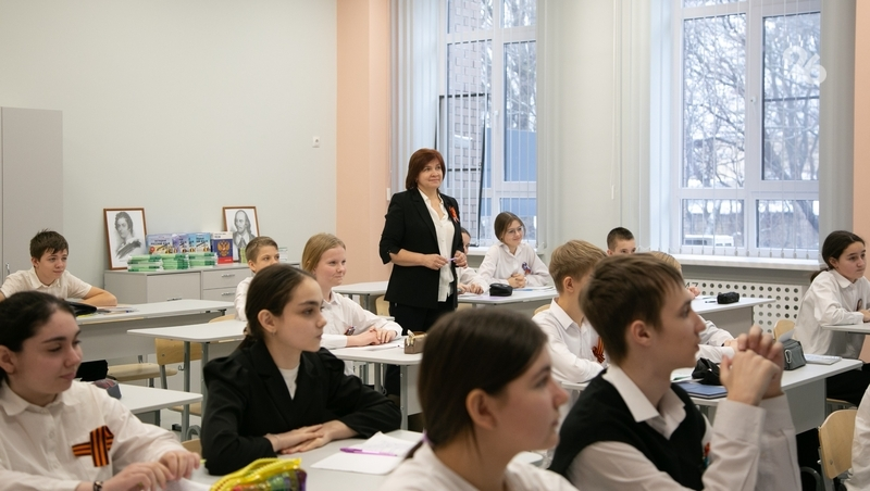 Ещё шесть педагогов трудоустроят на Ставрополье по программе «Земский учитель»