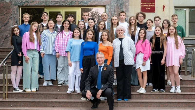 Глава Ставрополья случайно попал в школьный альбом выпускников лицея №17