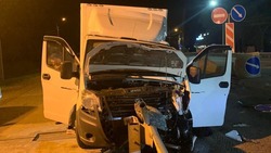 Водитель «Газели» уснул за рулём и влетел в дорожное ограждение на Ставрополье