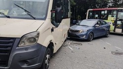 Пассажир маршрутки пострадал в аварии с участием иномарки в Кисловодске