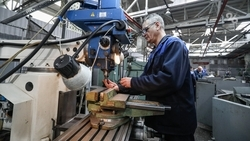 Самые высокооплачиваемые профессии по итогам лета назвали в России