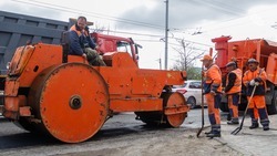 Километр социально важного дорожного участка заканчивают ремонтировать в Невинномысске