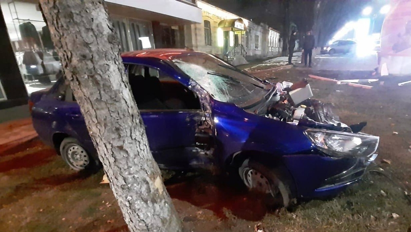 Водитель и пассажир легковушки пострадали в ДТП в Пятигорске