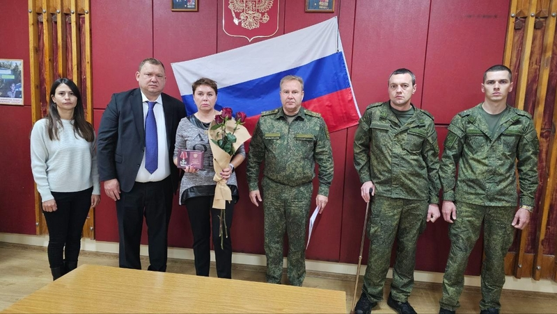 Семьям 11 погибших участников СВО передали награды в Предгорье 