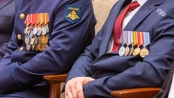 Участники СВО со Ставрополья подарили детям велосипед и футбольную форму