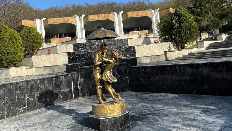 Скульптура влюблённой пары появилась в Железноводске