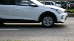 Проверить шины и патрубки перед осенью советует российский автогонщик