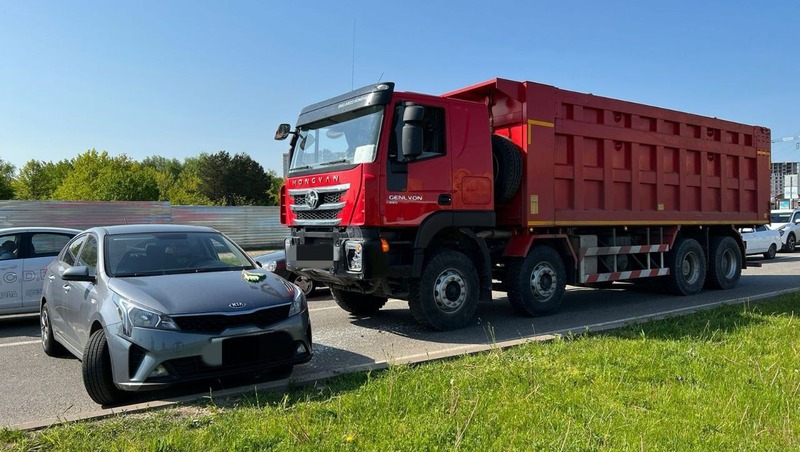 Водитель легковушки получила травму головы в ДТП с грузовиком в Ставрополе