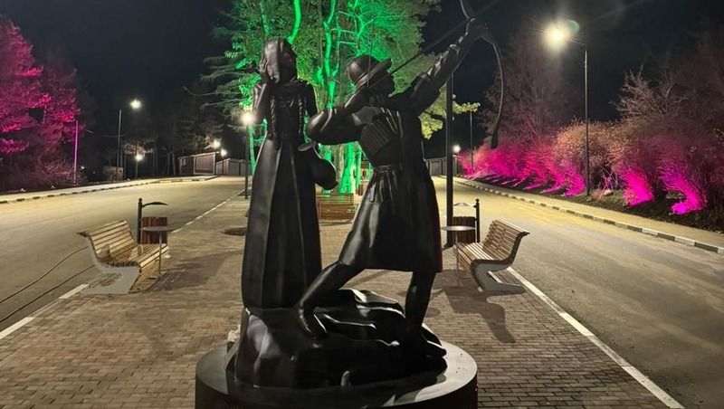 Статуи героев легенды о горе Кольцо установили в Кисловодске