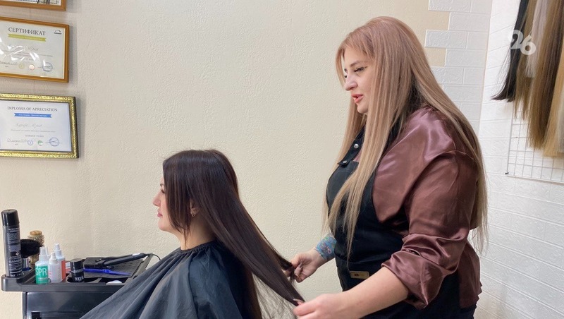 Мастер по наращиванию волос работает в Ставрополе благодаря соцконтракту 