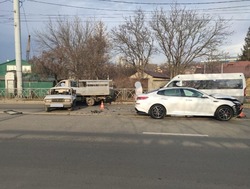 Водитель отечественной легковушки пострадал в ДТП в Ставрополе 
