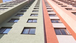 В Ставрополе мужчина выпал из окна пятого этажа 