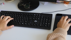 Мошенники маскируются под магазины перед праздниками — эксперт Воронин