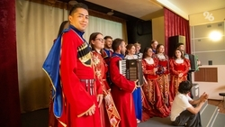 Примерили казачий кафтан и спели «Калинку»: как прошёл первый день амбассадоров премии «КАРДО» в Ставрополе