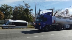 Девушка сломала палец в аварии с грузовиком и микроавтобусом в Невинномысске