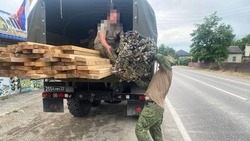 Жители Кировского округа отправили в зону СВО стройматериалы и масксети