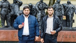 Двоих уроженцев Дагестана наградили за спасение людей из горящего автомобиля