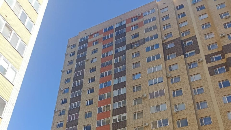 В доме №30/6 на улице Тухачевского в Ставрополе восстановили окна и кладку