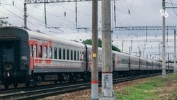 Сошедшие с рельсов вагоны перекрыли движение на железной дороге в Крыму