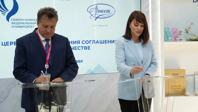 Ставропольский вуз заключил пять полезных для студентов соглашений на ПМЭФ-2026