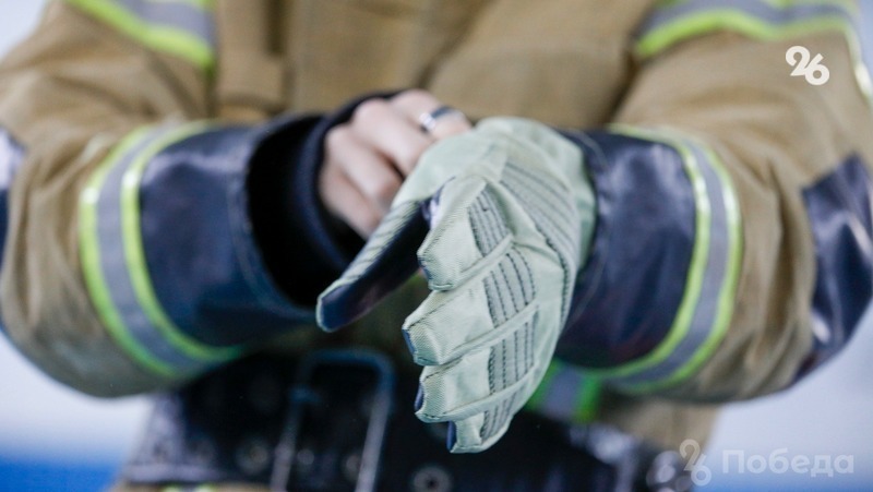 Спасатели на Ставрополье помогли потушить загоревшийся автомобиль