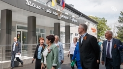 Губернатор Владимиров проинспектировал ремонт школы в Андроповском округе 