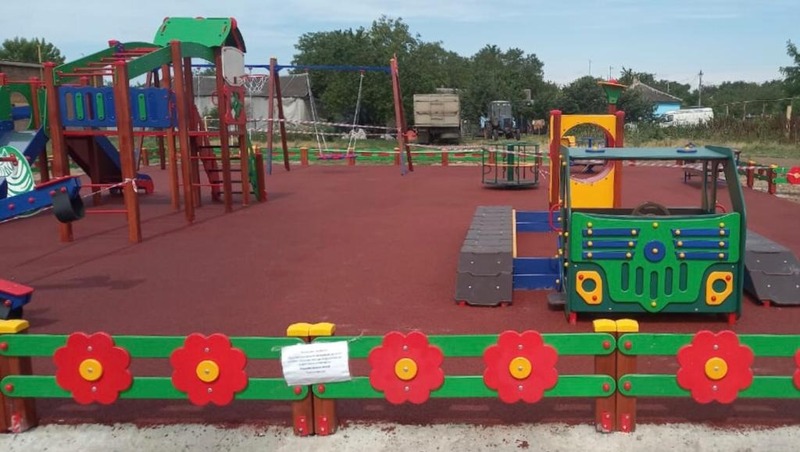 Детскую площадку построили в посёлке Красногвардейского округа