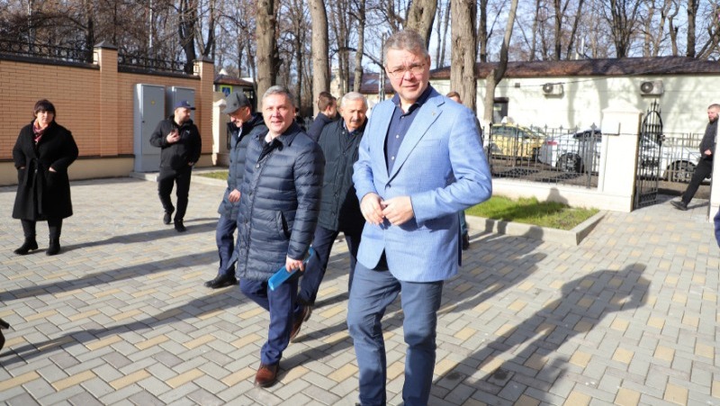 Губернатор Ставрополья проверил результаты благоустройства сквера в посёлке Горячеводском   