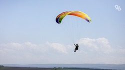 Прыжки с парашютом и полёты на дельтапланах запретили в Геленджике