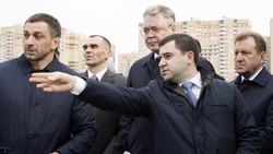 Никита Стасишин и Владимир Владимиров посетили строящийся микрорайон Михайловска