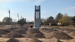 Мемориал в Степновском округе обновляют по губернаторской программе