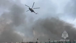Вертолёт сбросил 8 тонн воды на очаг пожара в индустриальном парке Ставрополя