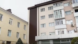 Аварийный фасад многоэтажки восстановили на улице Ленина в Ставрополе