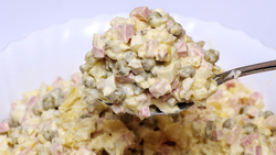 Полтонны оливье раздадут в Предгорье на Новый год