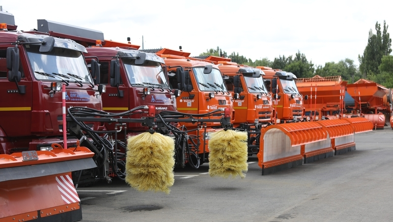 «Преобразим региональную сеть»: Ставрополье получило 15 единиц новой дорожной спецтехники