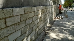 Администрация Ставрополя объяснила, почему подпорную стену у Крепостной горы укрепляют новыми камнями