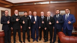 Депутат ГД РФ от Чечни Адам Делимханов борется за отмену запрета носить хиджабы 