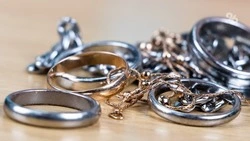 Работник склада в Невинномысске вынес во рту золото на 400 тыс. рублей