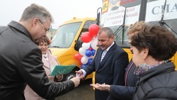 Губернатор Ставрополья вручил ключи от 39 новых школьных автобусов главам муниципалитетов  
