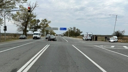 Три человека пострадали при столкновении двух легковушек в Будённовском округе