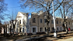 В Лермонтове начался капремонт крыши первого в городе жилого дома